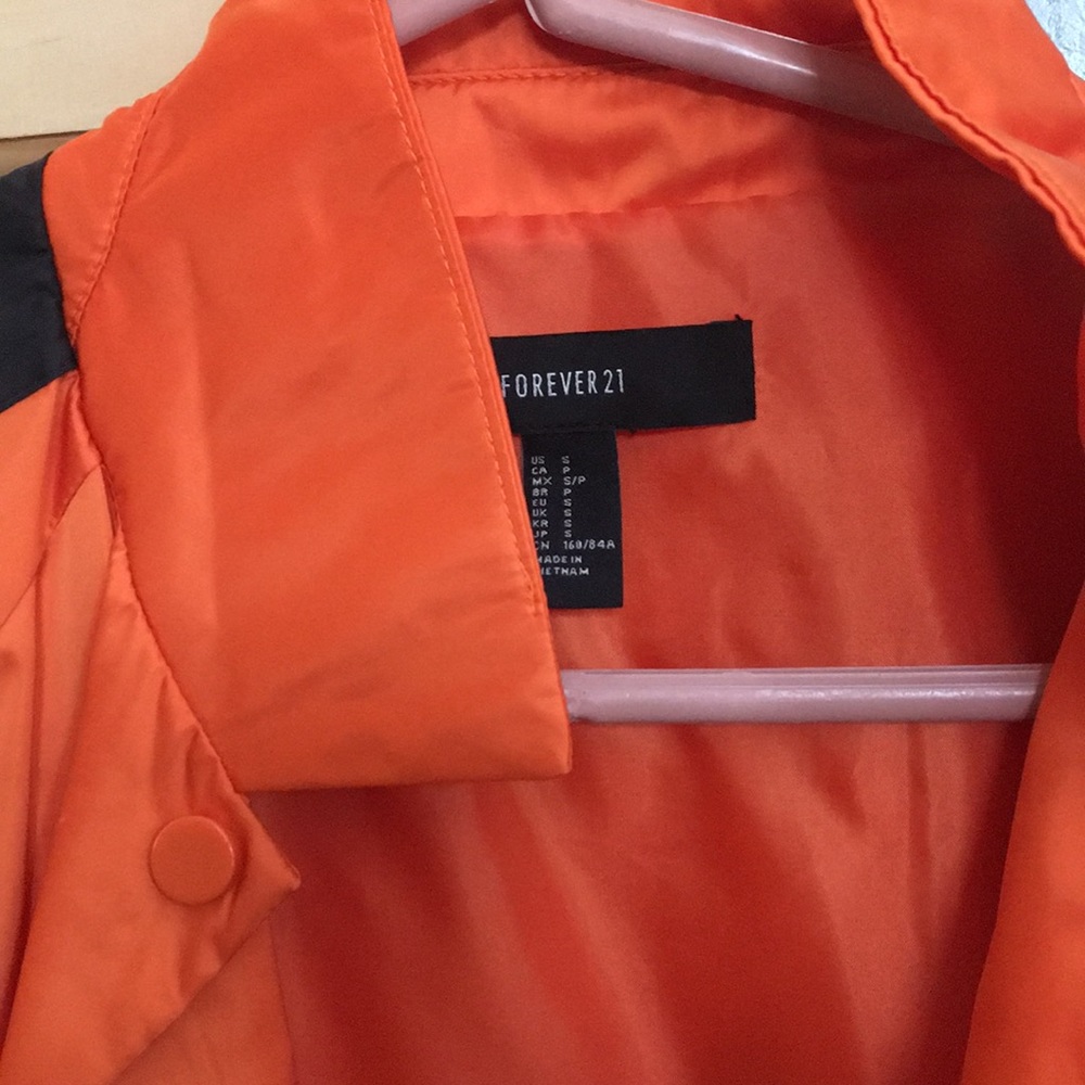 Windbreaker - Picture 3 of 5